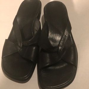 Clark’s Black Slip on Leather Sandals Sz 7